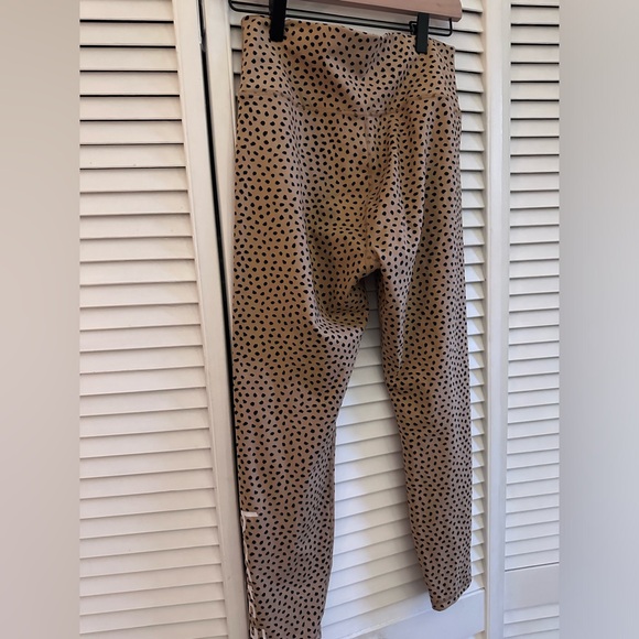 Barre3 Performance HW Legging - Cinnamon Dot Cinnamon/ XL - cheetah print - Picture 3 of 5